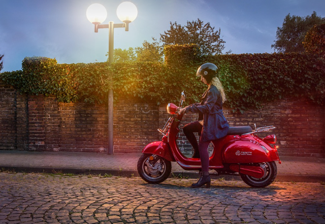 Ilustrasi motor listrik garansi baterai seumur hidup. Sumber: Pixabay/Trinity_Elektroroller