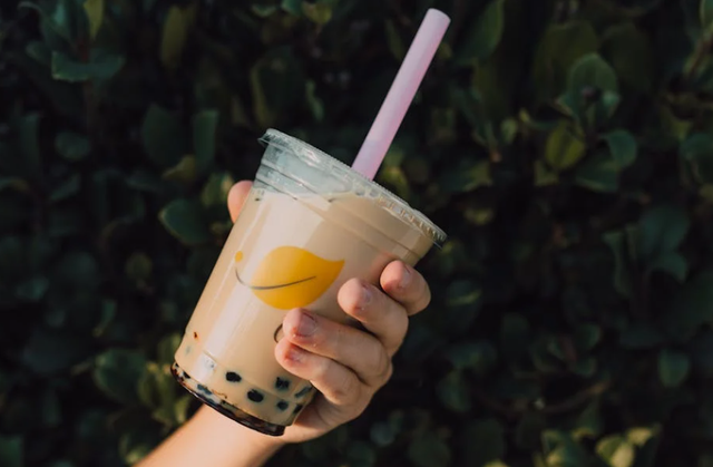 Ilustrasi lokasi print on your drink chatime. Sumber: Pexels/RDNE Stock Project
