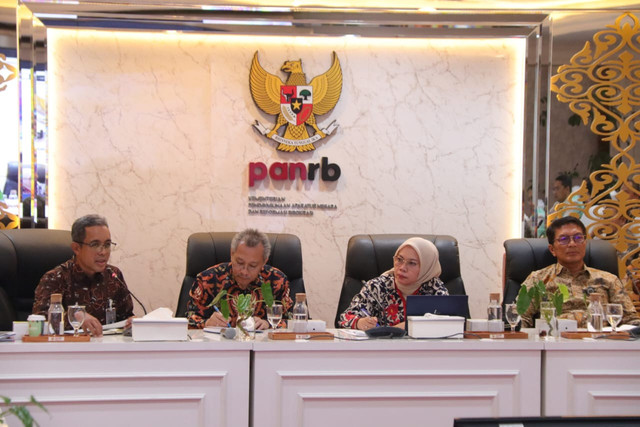 Sekjen Kemenimipas Asep Kurnia dalam audiensi bersama KemenPANRB, Jumat (20/6/2025). Foto: Dok. Kemenimipas