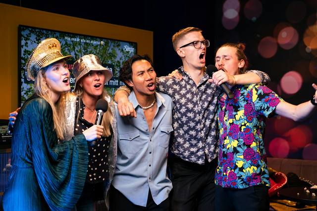 Ilustrasi Karaoke Room. Foto: Unsplash.