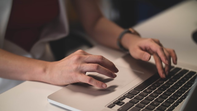 lustrasi Cara Daftar Sekolah Kedinasan. Sumber: Unsplash/Mimi Thian