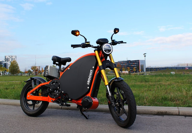 Ilustrasi Motor Listrik Polytron 7 Jutaan. Sumber: unsplash/ sebastian bruch