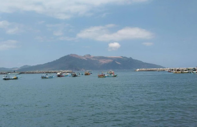 Ilustrasi pulau sengketa antar kabupaten di Jawa Timur (Sumber: Kumparan)