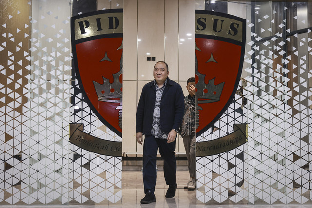 Dirut Sritex Iwan Kurniawan Lukminto berjalan usai menjalani pemeriksaan di Gedung Jampidsus Kejaksaan Agung, Jakarta, Senin (23/6/2025). Foto: Dhemas Reviyanto/ANTARA FOTO