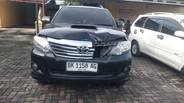 Mobil eks perwira Polri asal Karo yang menabrak nenek pejalan kaki hingga tewas di Kabupaten Deli Serdang. Foto: Dok. Istimewa