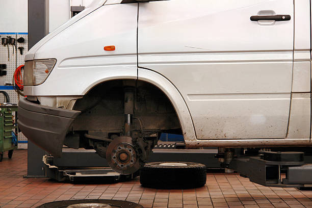 Ilustrasi Cara Membersihkan Oli Di Lantai, Foto: Unsplash/Exkalibur.