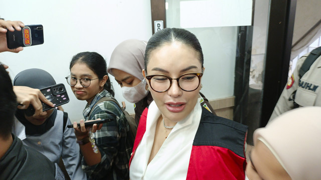 Artis Nikita Mirzani tiba di Pengadilan Negeri Jakarta Selatan. Foto: Aprilandika Pratama/kumparan