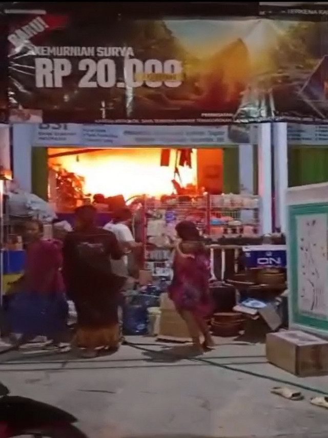 Kebakaran toko kelontong milik Mutamar di Desa Bendo, Kecamatan Kapas, Kabupaten Bojonegoro. Senin (23/06/2025) (Aset: Istimewa)