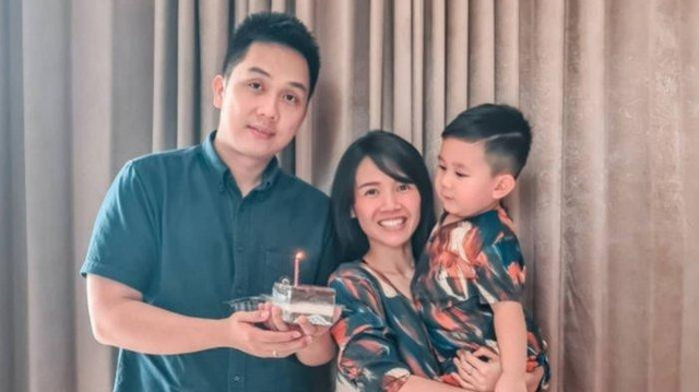Jonathan bersama istri dan putranya. Foto: Istimewa