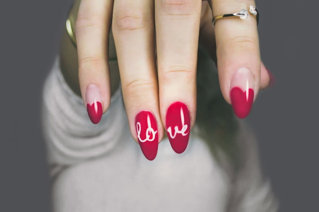Tips Cara Membersihkan Nail. Foto Hanya Ilustrasi. Sumber Foto: Unsplash.com/DESIGNECOLOGIST