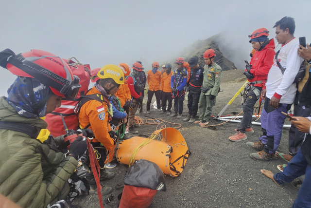 Operasi pencarian pendaki Brasil, Juliana, yang terjatuh di Gunung Rinjani. Foto: Dok. Basarnas