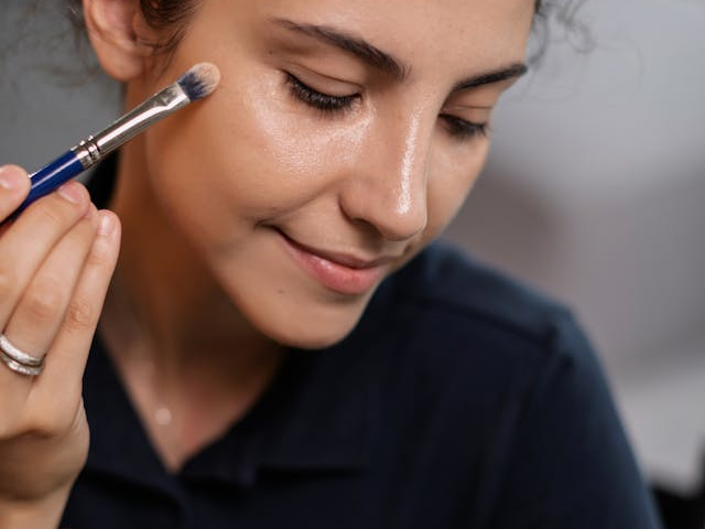 Ilustrasi color corrector lokal murah. Sumber: pexels.com/ADarmel.