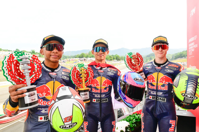 Pebalap Indonesia, Veda Ega Pratama, beraksi saat balapan Red Bull Rookies Cup di Sirkuit Mugello, Italia, pada 22 Juni 2025. Foto: Red Bull Rookies Cup