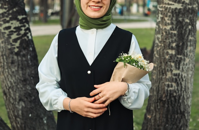Ilustrasi profil Okie Agustina. Sumber: Unsplash/Beyza Yılmaz