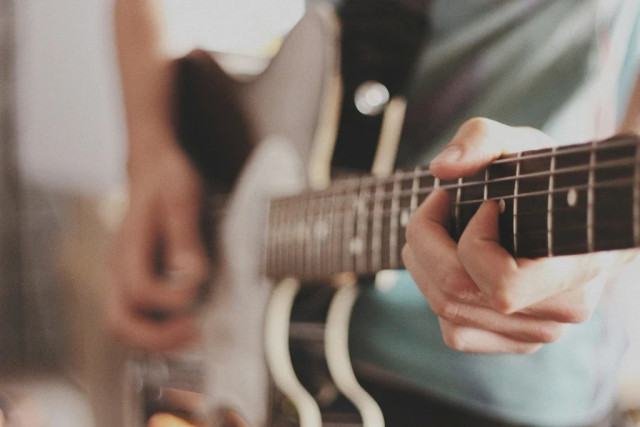 Ilustrasi chord ko mo cari yang bagaimana. Foto: Unsplash/Oleg Ivanov