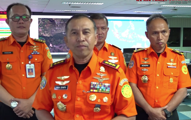 Kasabarnas Marsekal Madya M Syafii memberikan mengumumkan tak ada tanda kehidupan saat tim SAR menjangkau posisi Juliana Marins, WN Brasil yang jatuh di Gunung Rinjani, 24 Juni 2025 Foto: Dok Basarnas