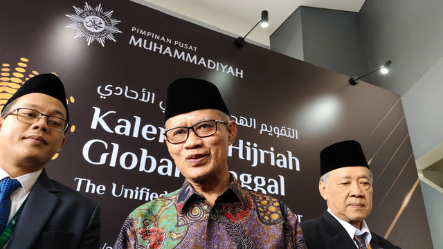 Ketua Umum PP Muhammadiyah Haedar Nashir ditemui usai meluncurkan Kalender Hijriah Global Tunggal (KHGT) di Convention Hall Kampus Universitas Aisyiyah (UNISA) Yogyakarta, Kabupaten Sleman, Rabu (25/6). Foto: Arfiansyah Panji/kumparan