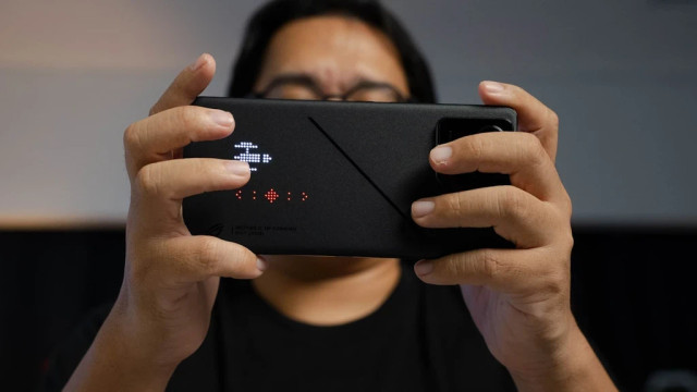 Ilustrasi HP gaming dengan trigger. Foto: Unsplash.com/Amanz