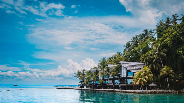 Pantai Kebumen yang ada penginapannya, foto hanya ilustrasi, bukan tempat sebenarnya: Unsplash/Alexis Banaag