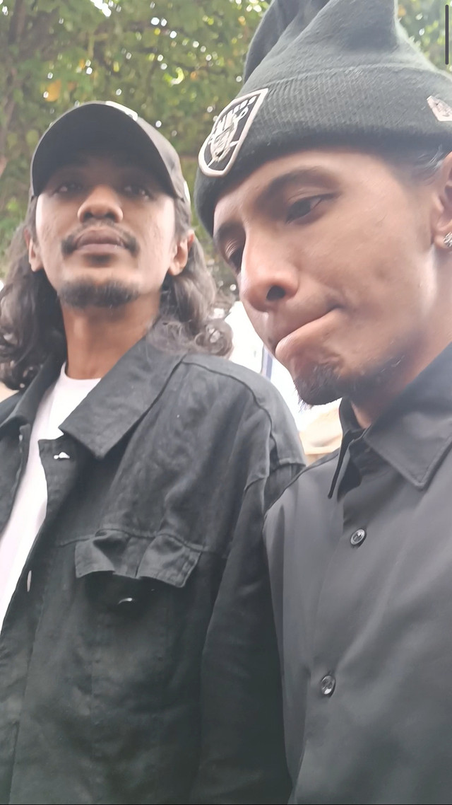 Tiba di Pengadilan, Vadel Badjideh Disambut oleh Keluarganya