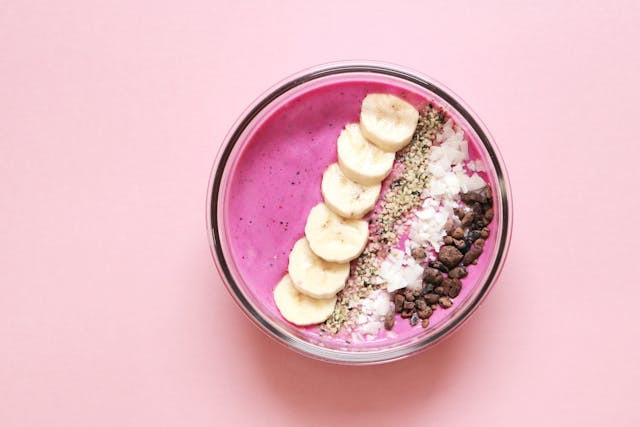 Makanan paling lembut selain bubur, foto: smoothie bowl, Pexels/Madison Inouye