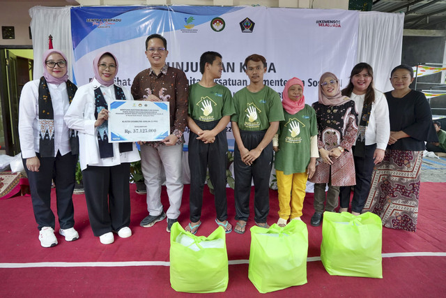 Kemensos salurkan bantuan Atensi Rehabilitasi Sosial (ATENSI) kepada Rumah Kinasih Blitar, Jawa Timur, pada Minggu (25/6/2025). Foto: Dok. Kemensos
