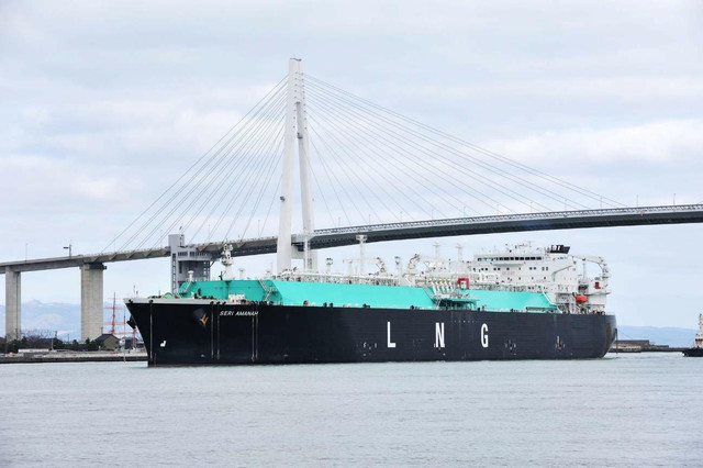 Ilustrasi kapal LNG milik Petronas di Petronas LNG Complex, Bintulu, Sarawak, Malaysia. Foto: Dok. Petronas 