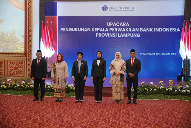 Pengukuhan Bimo Epyanto sebagai Kepala Perwakilan Bank Indonesia (KPwBI) Provinsi Lampung menggantikan Junanto Herdiawan | Foto : Dok. Humas BI