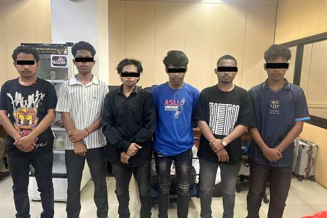 Sebanyak 6 mahasiswa yang ditetapkan jadi tersangka oleh polisi karena melakukan aksi anarkis saat demo di Gedung Kemenpora. Foto: Dok. Istimewa