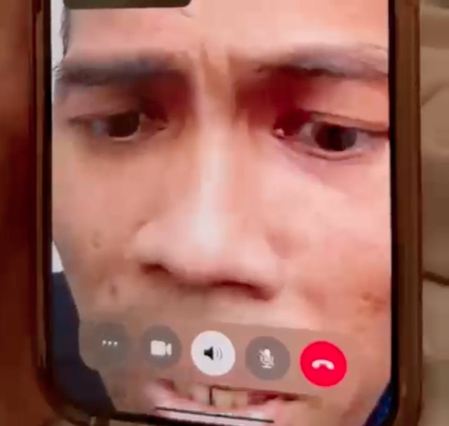 Azwar saat video call dengan keluarganya. Dok: Ist