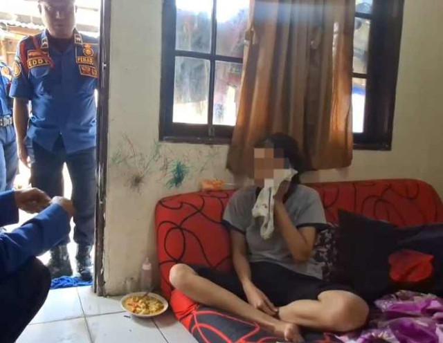 Saat petugas Damkar mendatangi D. Dok: Ist