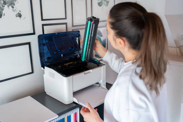 Ilustrasi Cara Mengaduk Tinta Printer, Foto: Unsplash/aquaArts studio.