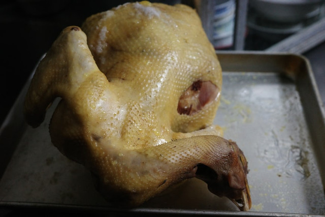 Ilustrasi cara memotong ayam utuh. Foto: Unsplash/PyperA Flow