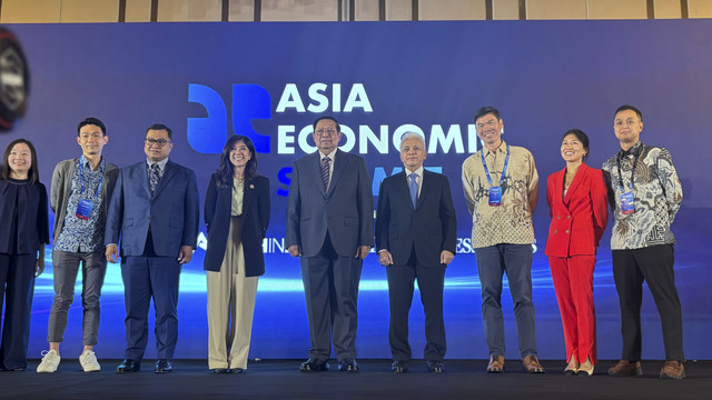Presiden RI ke-6 Susilo Bambang Yudhoyono, Menteri Menteri Komunikasi dan Digital (Menkomdigi) Meutya Hafid dan Mantan Menteri Sekretaris Negara, Muhammad Hatta Rajasa dalam acara Asia Economic Summit, Kamis (26/6/2025).  Foto: Ave Airiza Gunanto/kumparan