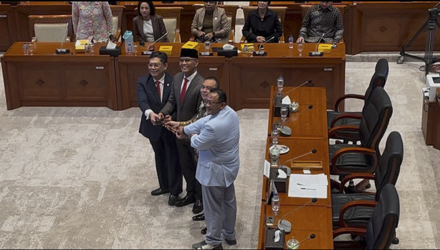 Wakil Ketua DPR RI Sufmi Dasco Ahmad menetapkan Sukamta sebagai Wakil Ketua Komisi I DPR RI. Foto: Haya Syahira/kumparan