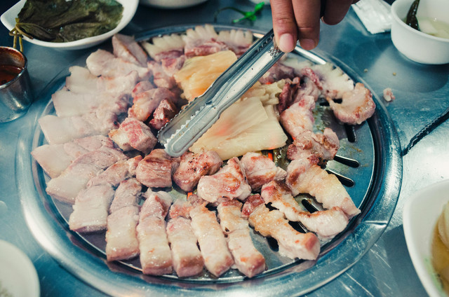 Ilustrasi Perbedaan Koyor Sapi dan Tetelan Sapi. Pexels/makafood