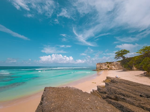 Pantai Tulungagung yang bagus. Foto hanya ilustrasi bukan sebenarnya. Sumber foto: Pexels/Celine Tanaka