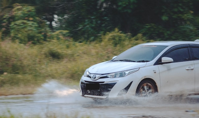 mobil keluarga terbaik, Photo by Angga Pratama on Unsplash