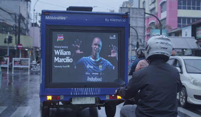 Perkenalan pemain baru Persib Bandung dengan cara yang unik. Foto: Dok. Persib