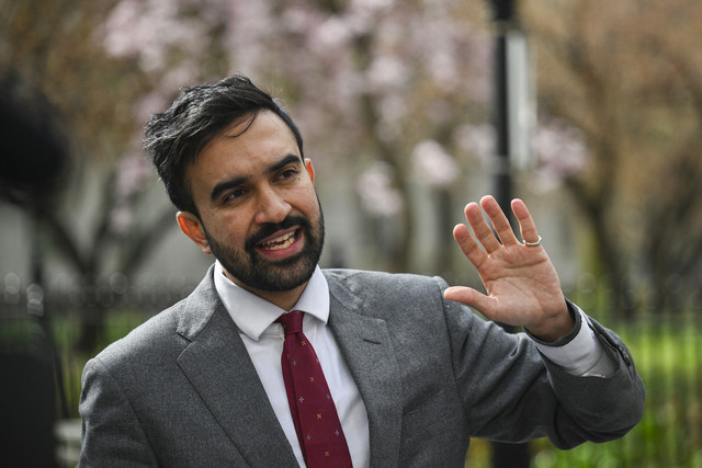 Calon wali kota New York City dan anggota DPR negara bagian dari partai Demokrat, Zohran Mamdani, berkampanye di New York City pada 16 April 2025. Foto: ANGELA WEISS / AFP