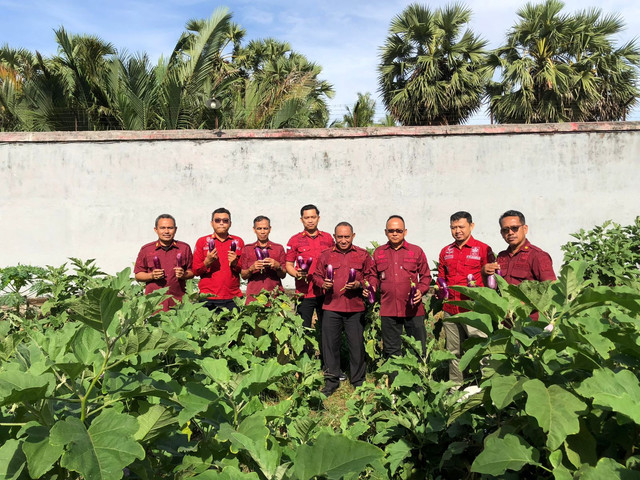 Lapas Takalar Penen Terong, Bukti Suksesnya Pembinaan