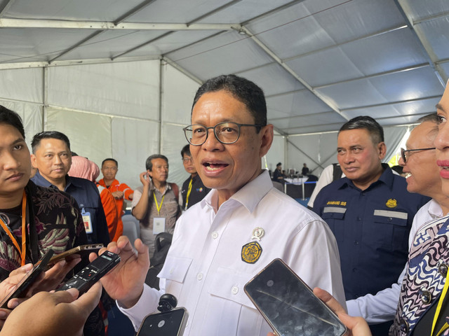 Wakil Menteri ESDM, Yuliot Tanjung, usai peresmian peningkatan produksi minyak 30 ribu barel di Blok Cepu, Bojonegoro, Jawa Timur, Kamis (26/6/2025). Foto: Fadhil Pramudya/kumparan