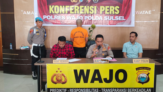 Konferensi pers Polres Wajo terkait penangkapan tersangkan pencurian uang di mesin ATM salah satu bank di Kabupaten Wajo.