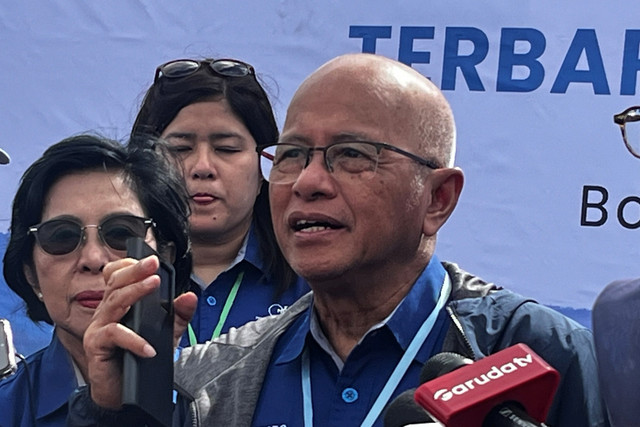 Direktur Utama Medco Energi Hilmi Panigoro usai acara peresmian proyek pembangkit EBT di 15 provinsi, di Bondowoso, Jawa Timur, Kamis (26/6/2025). Foto: Widya Islamiati/kumparan