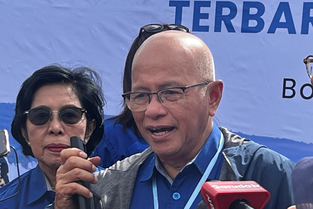 Direktur Utama Medco Energi Hilmi Panigoro usai acara peresmian proyek pembangkit EBT di 15 provinsi, di Bondowoso, Jawa Timur, Kamis (26/6/2025). Foto: Widya Islamiati/kumparan