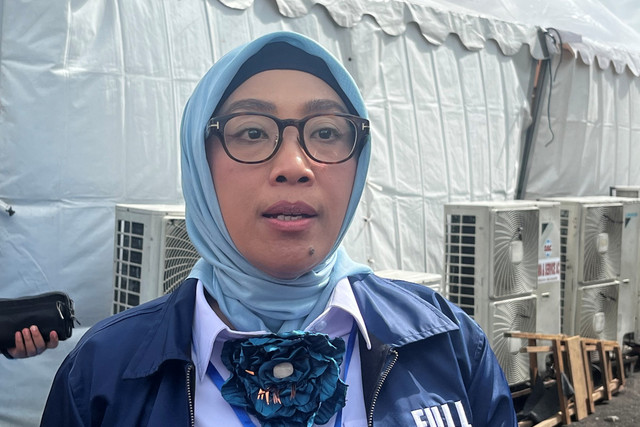 Direktur Jenderal Energi Baru Terbarukan dan Konservasi Energi (EBTKE) Kementerian ESDM, Eniya Listiani Dewi usai acara peresmian proyek pembangkit EBT di 15 provinsi, di Bondowoso, Jawa Timur, Kamis (26/6/2025). Foto: Widya Islamiati/kumparan