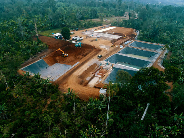 Pembangunan Pembangkit Listrik Tenaga Panas Bumi (PLTP) di Ulubelu Gunung Tiga, Lampung yang dengan kapasitas 55 MW. Foto: Dok. Pertamina
