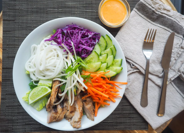 cara memotong wortel untuk salad. Sumber: Pexels/Jer Chung