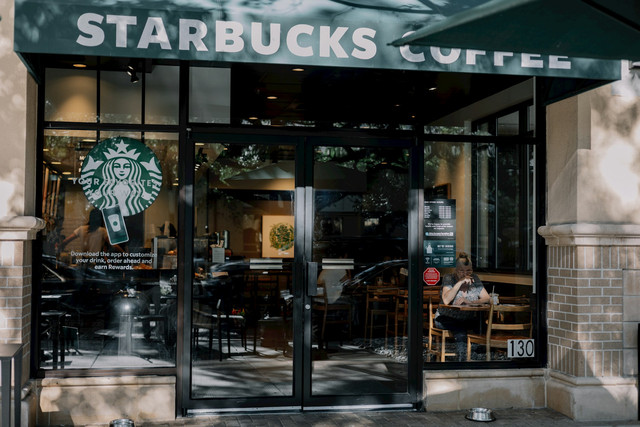 Menu Starbucks yang Recommended Non Coffee, Foto Starbucks, Sumber Foto: Unsplash/AK 
