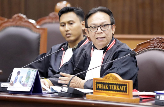 Kuasa hukum Paslon 2, Muhammad Yunus saat memberikan keterangan dalam sidang Perkara Perselisihan Hasil Pemilihan Umum Bupati Kabupaten Pesawaran | Foto : Dok. MK RI